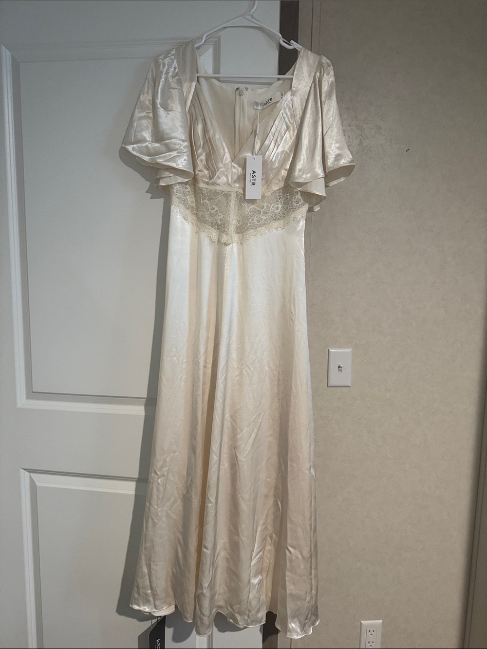 ASTR the Label Aurelia satin dress NWT - Picture 7 of 12